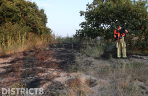 Brandweer blust flinke duinbrand Nieboerweg Den Haag