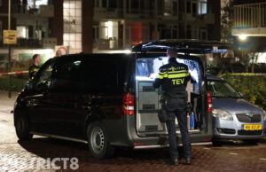 Straat afgezet na vondst verdachte tas Ranonkelstraat Den Haag