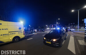 Fietser gewond na botsing met auto Moerweg Den Haag