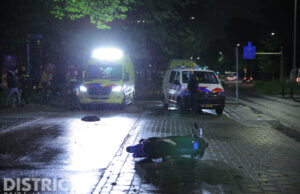 Zwaargewonde bij ongeval tussen scooter en fietser Erasmusweg Den Haag