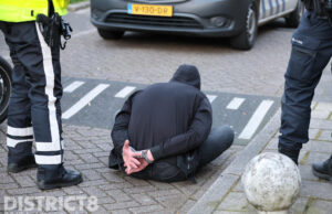 Dronken man breekt in eigen auto in Van Egmondlaan Wateringen