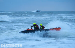 Zoekactie naar verwarde vrouw in zee bij Kijkduin Den Haag