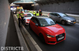 Verwarde automobilist klemgereden tijdens achtervolging A12 Den Haag