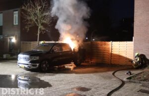 Gastank in pick-up vliegt in brand; politie zet omgeving af Duke Ellingtonrode Zoetermeer