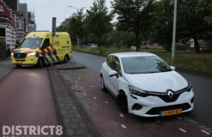 Automobilist rijdt tegen geparkeerde auto aan Groot Hertoginnelaan Den Haag