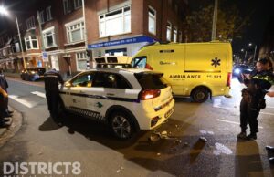 Scooter zwaar beschadigd na ongeval met scanauto Laan van Meerdervoort Den Haag