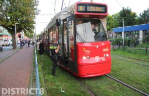 Scooterrijder vlucht na aanrijding met tram Hobbemaplein Den Haag