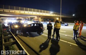 Auto slaat over de kop en knalt tegen andere automobilist A4 Rijswijk