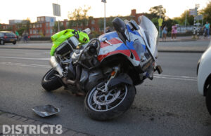 Motoragent botst achterop auto Soestdijkseplein Den Haag
