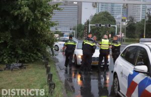 Fietser gewond en fiets kapot na botsing met auto Koningskade Den Haag