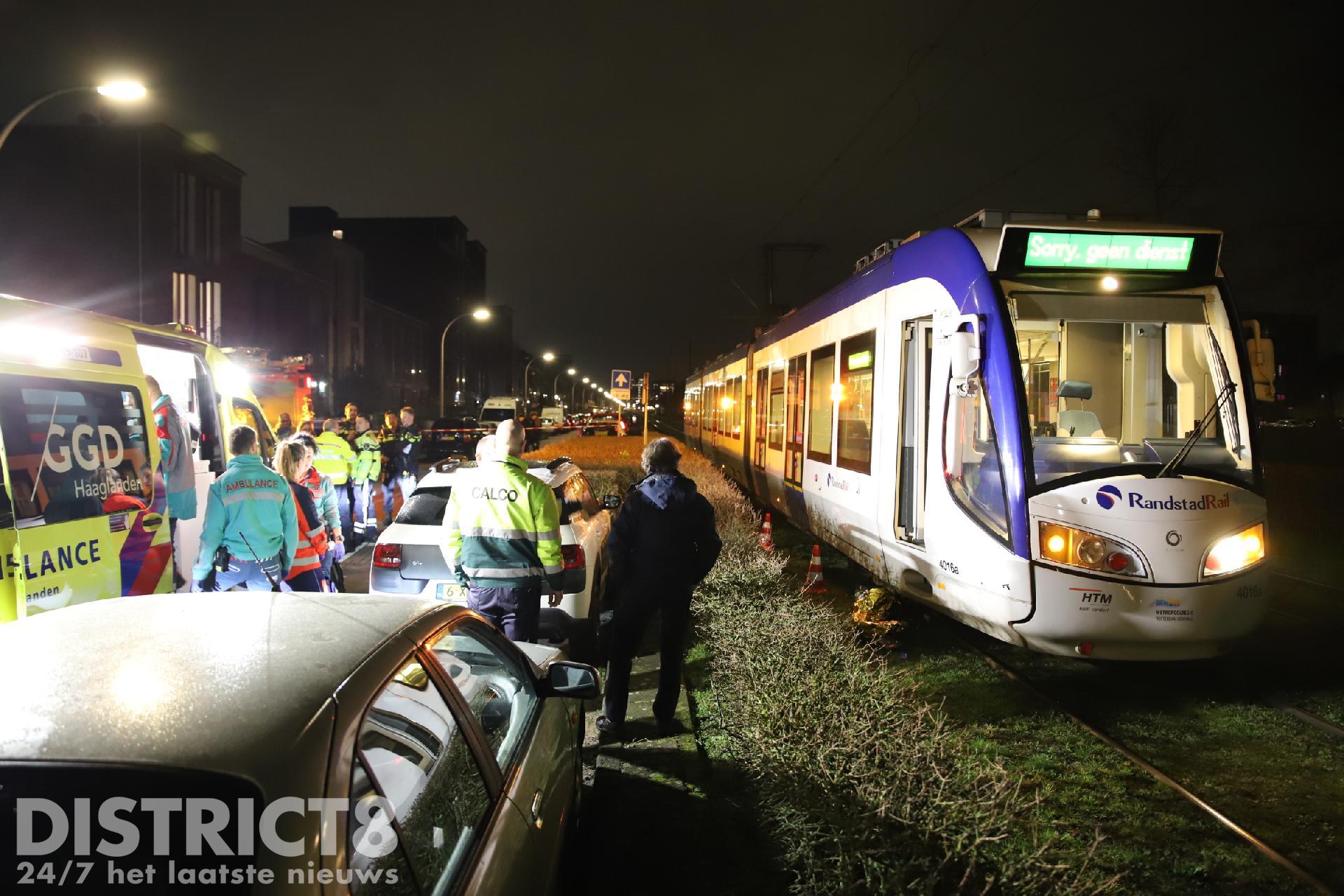 Voetganger ernstig gewond bij botsing met Randstadrail Nootdorpse Landingslaan Den Haag