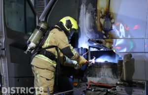 Accu pakketen van werkbus vliegen in brand Wateringsevest Delft