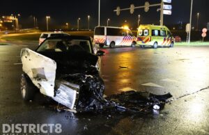 Flinke schade en gewonden bij aanrijding Laan van Delfvliet Den Haag
