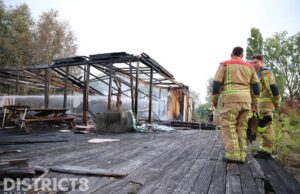 Brandweer schaalt op na grote brand in bijgebouw Van der Hagenstraat Zoetermeer