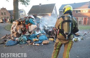 Lading van vuilniswagen vat vlam Dwarskade Nootdorp