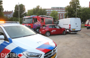 Automobilist er vandoor na aanrijding Assumburgweg Den Haag