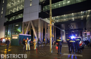 Hulpdiensten zoeken oorzaak van rook bij ministerie Rijnstraat Den Haag