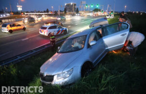 Automobilist schiet uit de bocht, bestuurder aangehouden Wippolderlaan N211 Den Hoorn