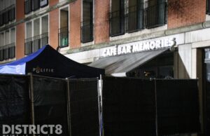 Politie doet inval in cafe Vaillantlaan Den Haag