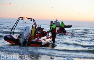 Reddingsbrigade redt verwarde vrouw uit Noordzee Monster