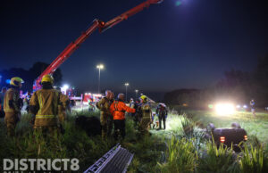 Auto op z’n kop in sloot A20 Maasland