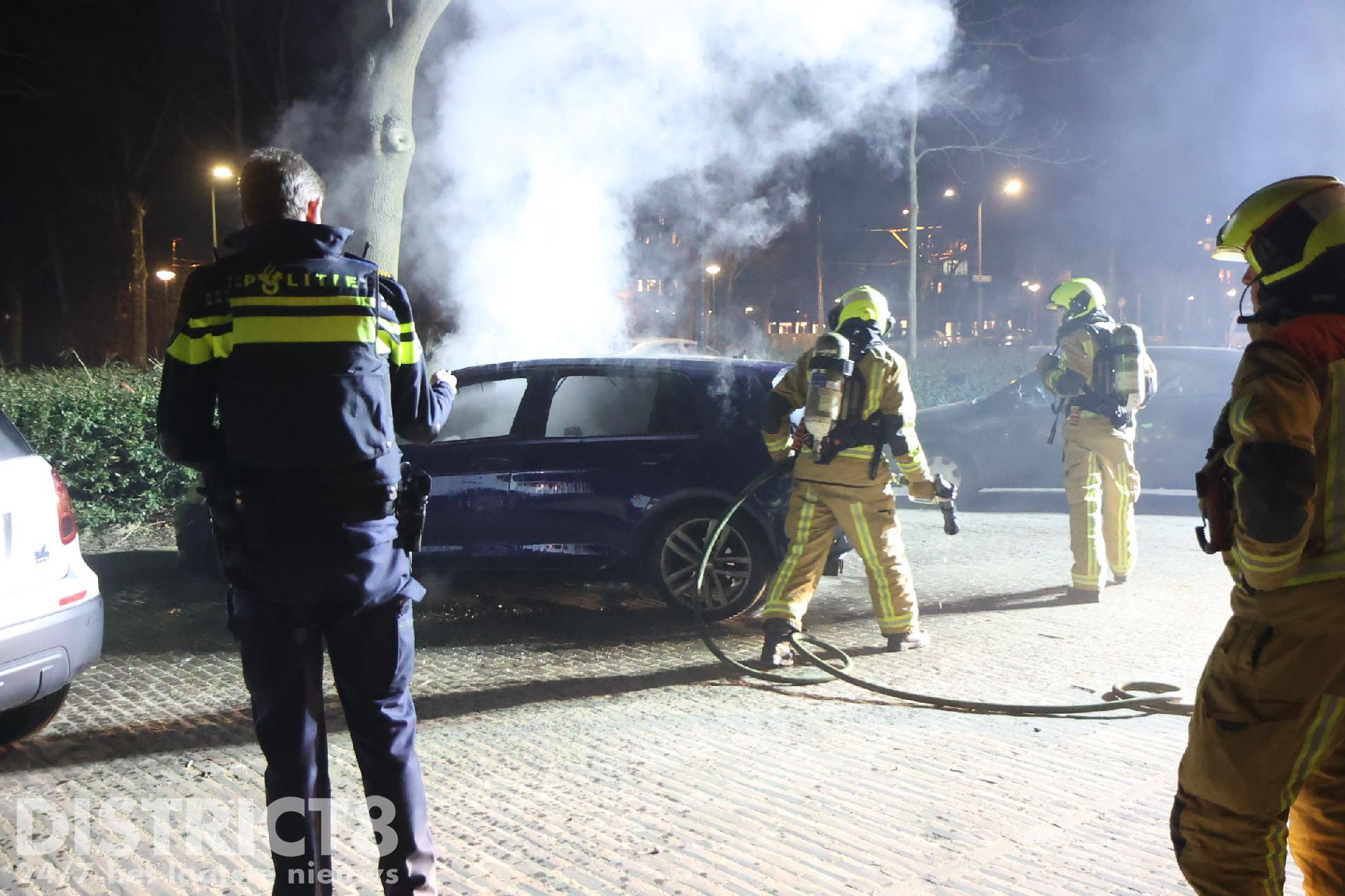 Totaal verlies personenauto’s na brand;  mogelijke brandstichting Riddersdreef Den Haag