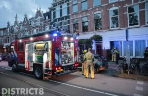 Brand bij voordeur van woning Laan van Meerdervoort Den Haag