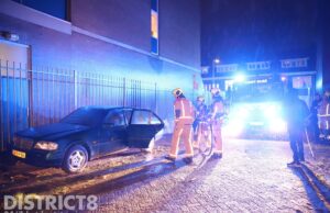 Geparkeerde auto vernield en in brand gestoken Marktweg Den Haag