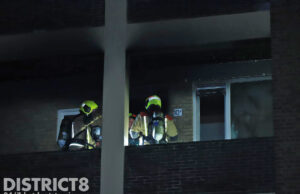 Kat overleden en twee gewonden bij uitslaande brand in wooncomplex Guntersteinweg Den Haag