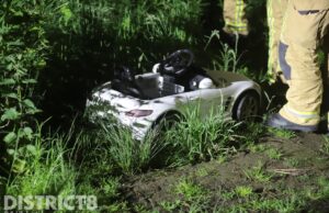 Speelgoedauto langs sloot zorgt voor brandweerinzet Middelweg Den Haag