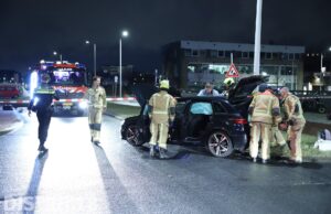 Flinke schade na aanrijding tussen auto en busje Zonweg Den Haag