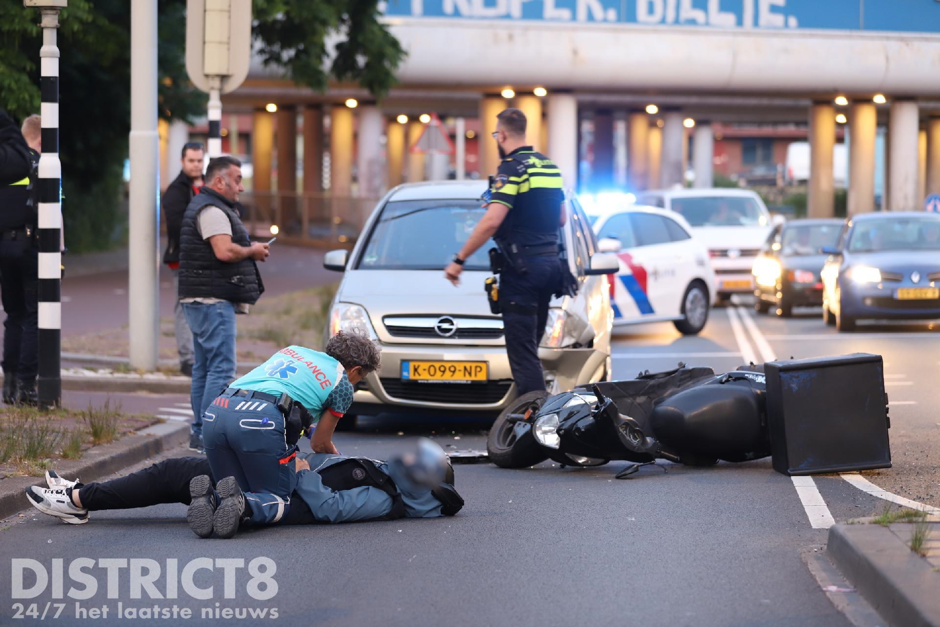 Forse Schade Na Aanrijding Tussen Bromfietser En Auto Troelstrakade Den ...