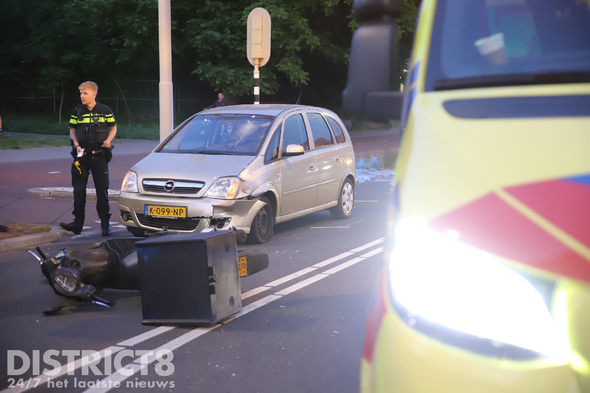 Forse Schade Na Aanrijding Tussen Bromfietser En Auto Troelstrakade Den ...