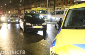 Lichtgewonde na aanrijding tijdens spoedrit met auto huisartsenpost Vaillantlaan Den Haag