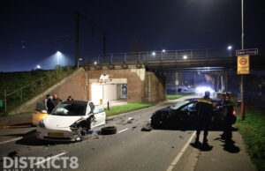 Gewonde en veel schade bij frontale aanrijding Vlietweg Leidschendam