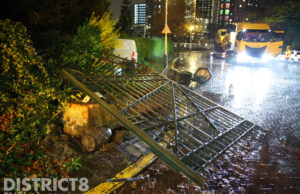 Vrachtwagenchauffeur rijdt hek Gemeentelijke Gasfabriek eruit Trekvlietplein Den Haag
