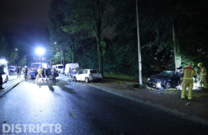 Ravage na aanrijding met geparkeerde auto’s Erasmusweg Den Haag