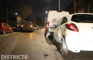 Bestuurder van busje ramt geparkeerde auto Escamplaan Den Haag