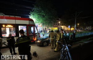 Bestuurster gewond na flinke aanrijding met tram Conradkade Den Haag