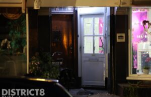 Explosief richt schade aan bij voordeur van kapsalon Laan van Meerdervoort Den Haag