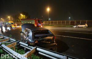 Snelweg A12 afgesloten na aanrijding tussen twee autos A12 Zoetermeer