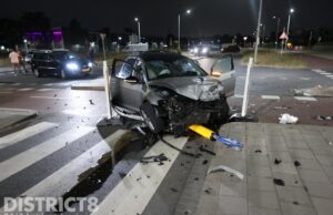 Drie gewonden en flinke ravage na ongeval tussen twee voertuigen Binckhorstlaan Den Haag