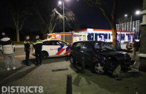 Flinke schade bij aanrijding tussen twee personenauto’s Vreeswijkstraat Den Haag