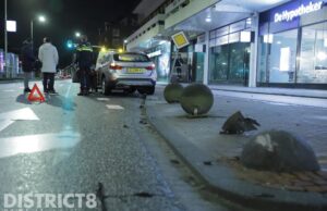 Dame op leeftijd raakt macht over het stuur kwijt De Savornin Lohmanplein Den Haag