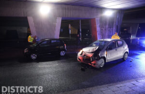 Twee auto’s beschadigd en gewonde na frontale botsing Maanweg Voorburg