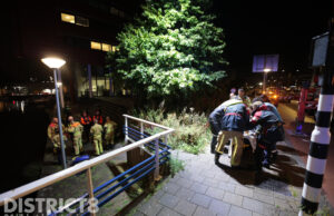 Persoon uit het water gehaald Leeghwaterplein Den Haag