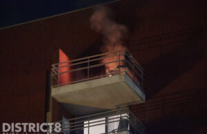 Brand in flatgebouw; brandweer schaalt op naar middelbrand Floralaan Pijnacker