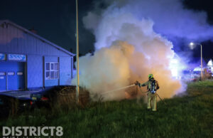 Busje en auto zwaar beschadigd door brandstichting Komeetweg Den Haag
