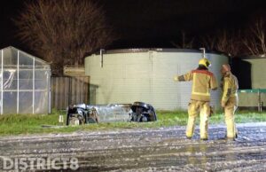 Auto raakt te water door gladheid Zwethlaan Honselersdijk