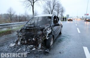 Personenauto volledig uitgebrand (N470) Oostweg Zoetermeer